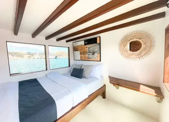 North Blue Liveaboard thumbnail 3