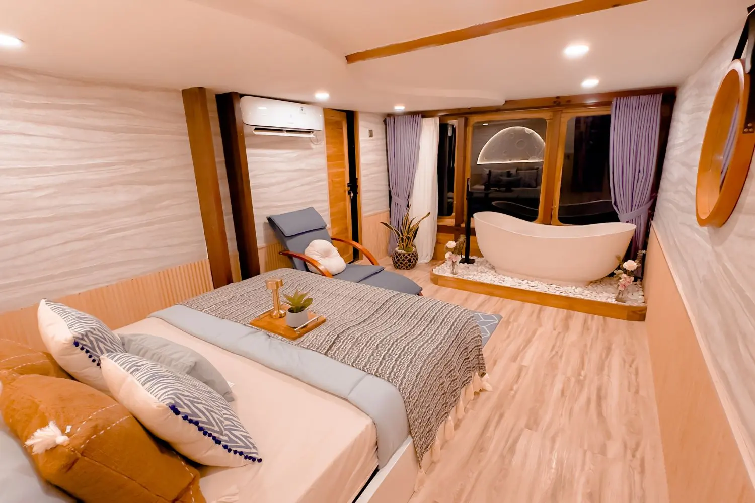 Semesta Voyages thumbnail 2