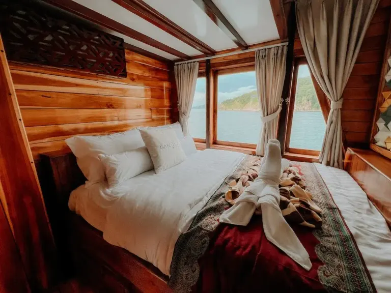 Kamar Sadewa Room, 2 tamu di Kapal Gandiva