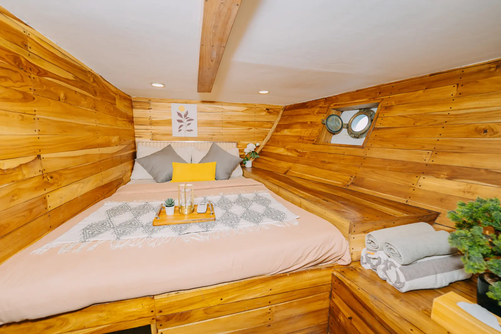 Jupiter Cabin Semesta Voyages, Superior Suite