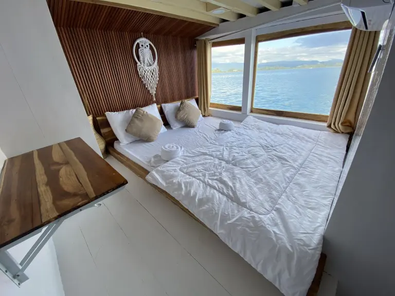 Kamar Master Cabin Sea View, kamar mandi dalam, 2 tamu di Kapal Gajah Putih