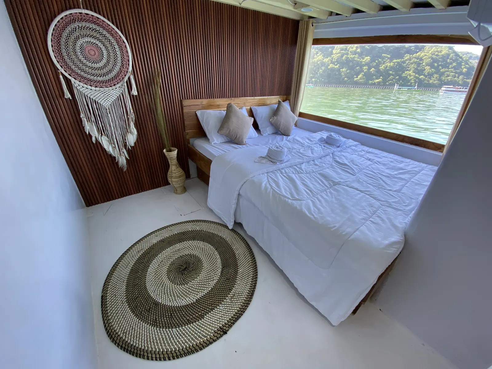 Master Suite Cabin Sea View Gajah Putih