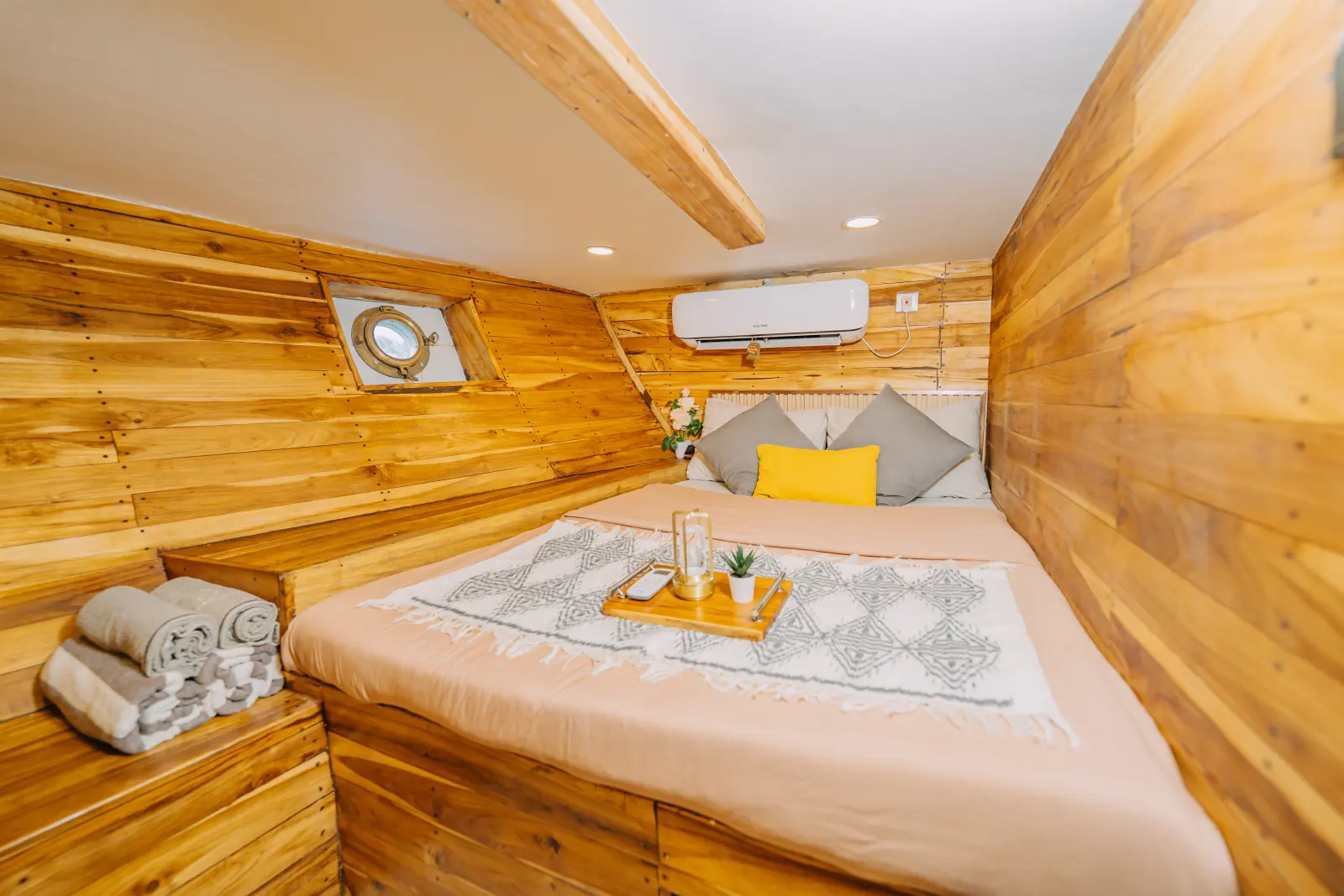 Mercury Cabin Semesta Voyages, Superior Suite