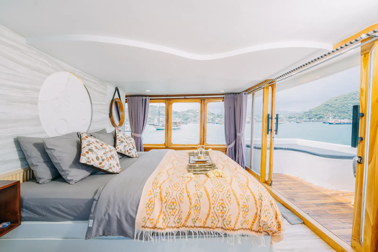 Moon Cabin Semesta Voyages, Owner Suite