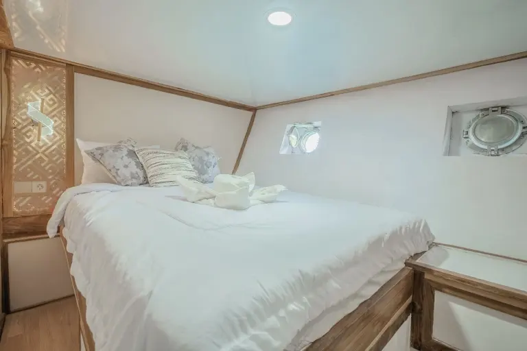 Kamar Superior Cabin, ber-AC, kamar mandi dalam, 2 tamu di Kapal Ahsana