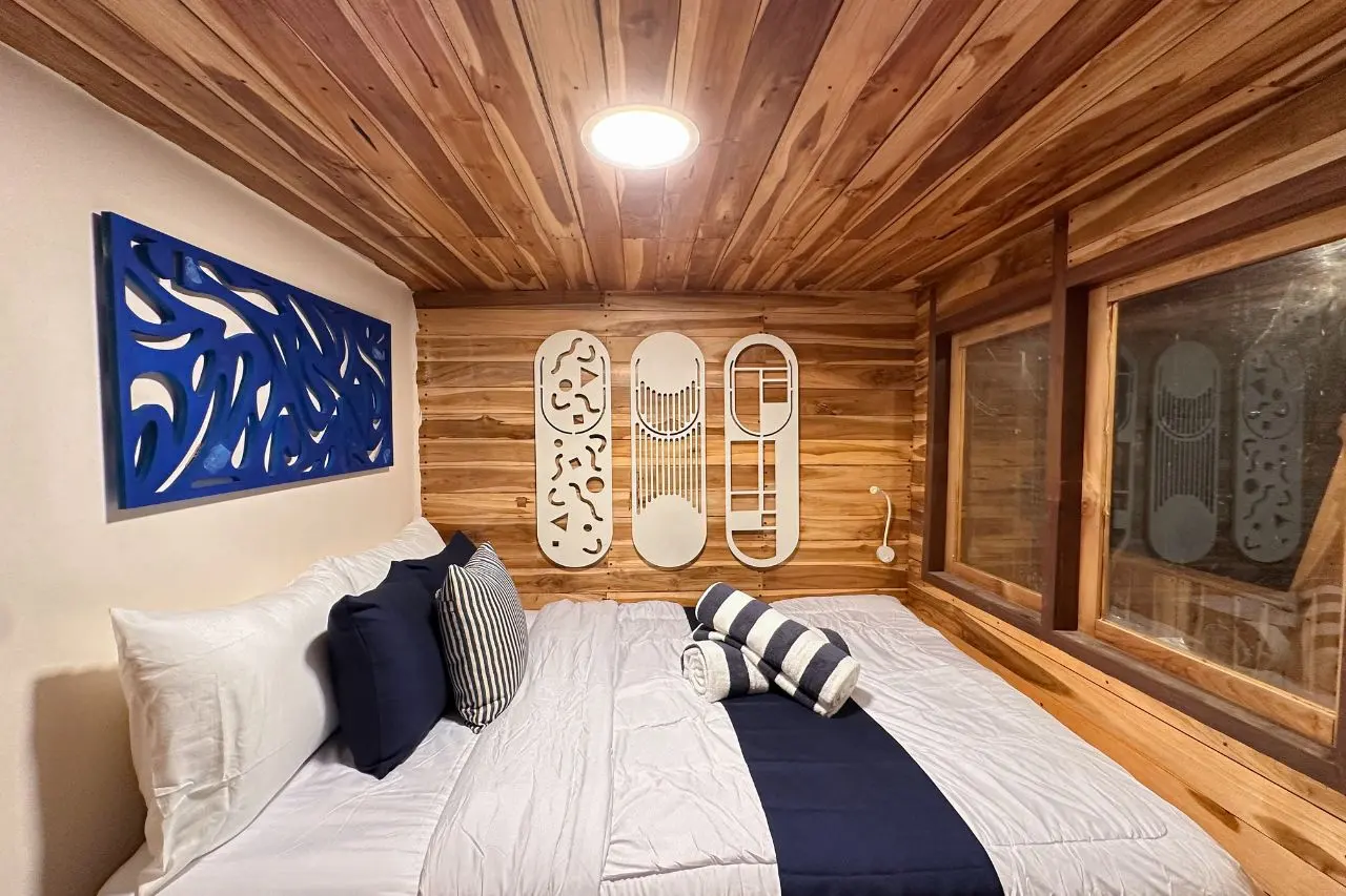 Vhalé Liveaboard thumbnail 3