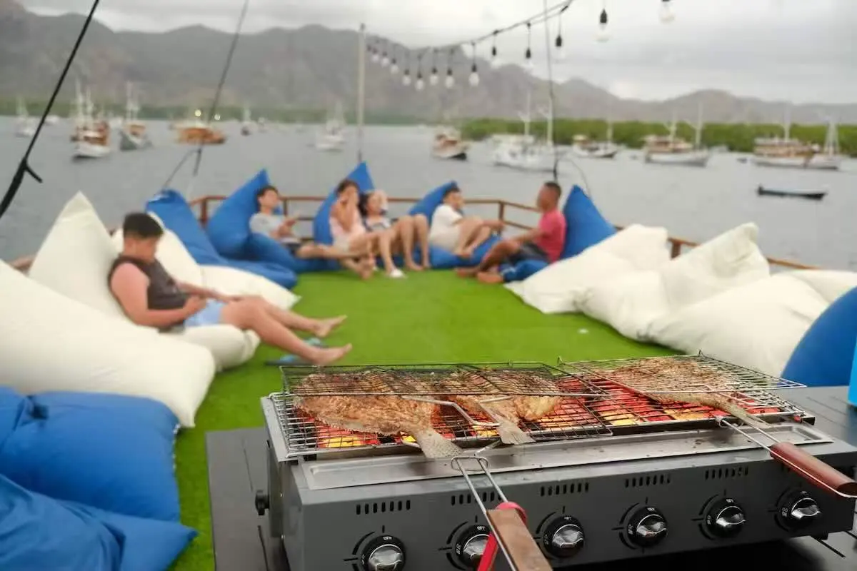 Leticia Liveaboard thumbnail 4