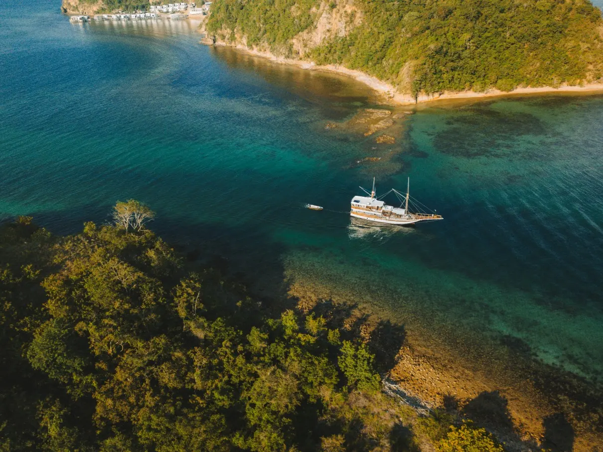 Phinisi Labuan Bajo: Harga Open Trip, Jenis Kapal & Cara Pilih (2026)