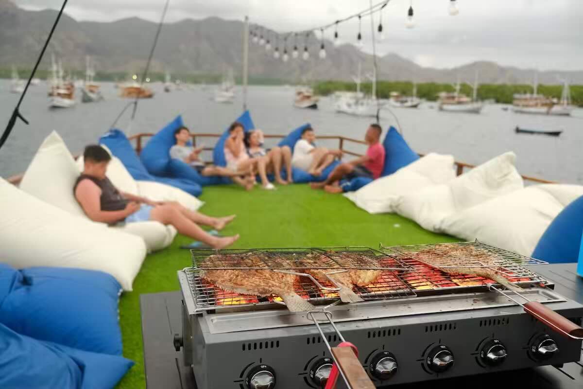 Leticia Liveaboard thumbnail 4